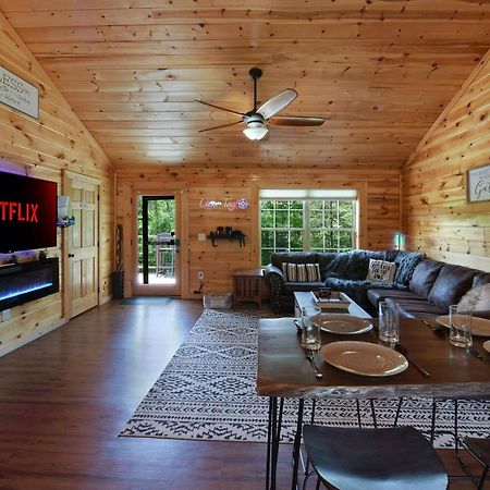 Enchanted Forest Cabin And Teepee! Lights & Laser Show! Private Hot Tub! Unique Stay! Sevierville Luaran gambar