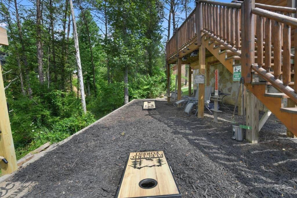 Enchanted Forest Cabin And Teepee! Lights & Laser Show! Private Hot Tub! Unique Stay! Sevierville Luaran gambar