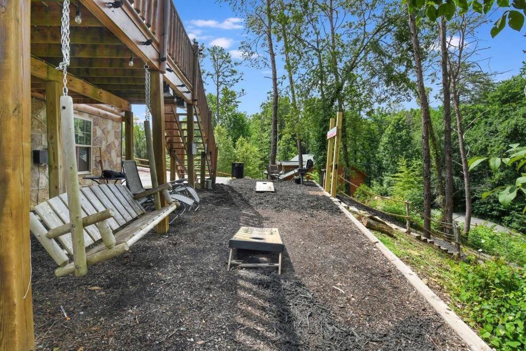 Enchanted Forest Cabin And Teepee! Lights & Laser Show! Private Hot Tub! Unique Stay! Sevierville Luaran gambar