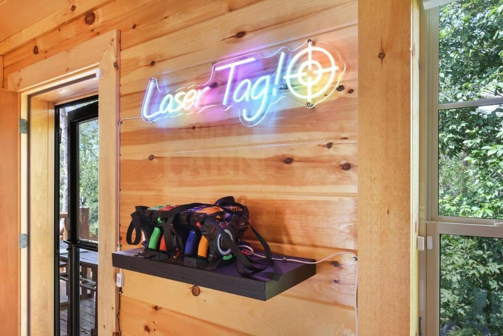 Enchanted Forest Cabin And Teepee! Lights & Laser Show! Private Hot Tub! Unique Stay! Sevierville Luaran gambar