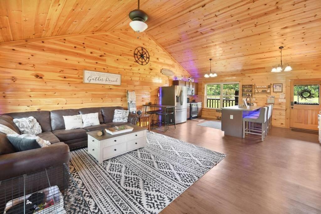 Enchanted Forest Cabin And Teepee! Lights & Laser Show! Private Hot Tub! Unique Stay! Sevierville Luaran gambar