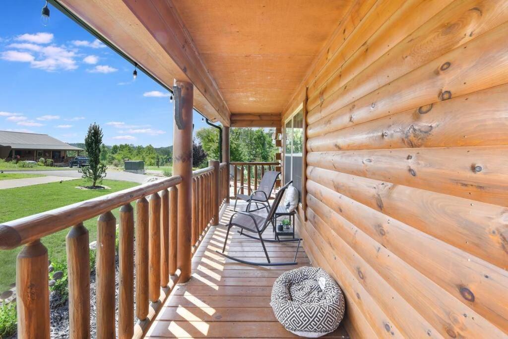 Enchanted Forest Cabin And Teepee! Lights & Laser Show! Private Hot Tub! Unique Stay! Sevierville Luaran gambar