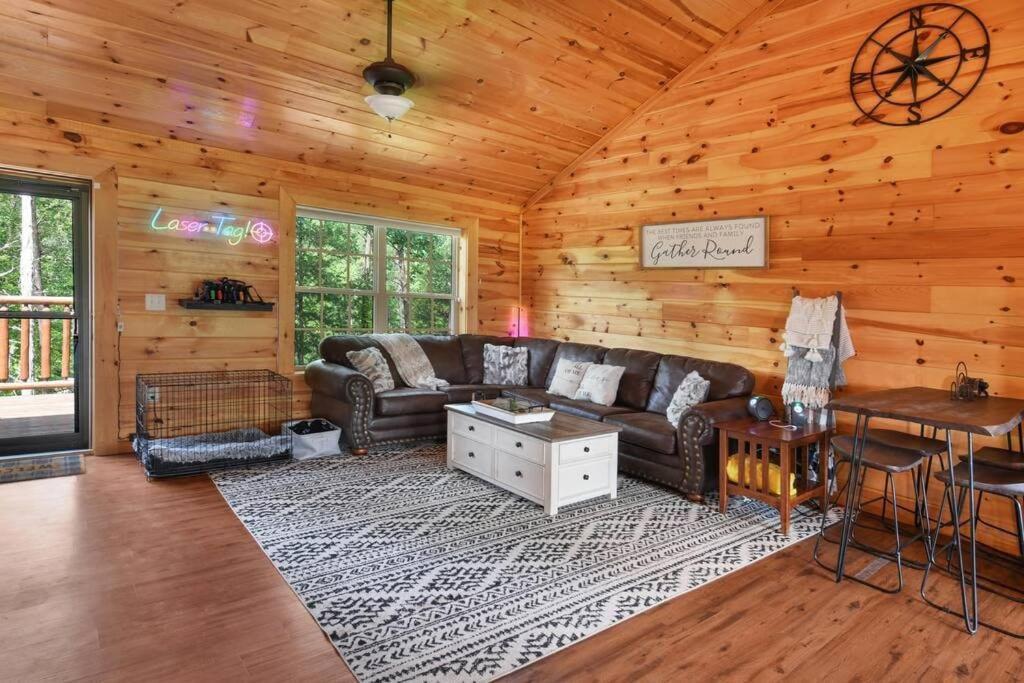 Enchanted Forest Cabin And Teepee! Lights & Laser Show! Private Hot Tub! Unique Stay! Sevierville Luaran gambar