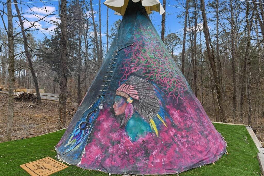 Enchanted Forest Cabin And Teepee! Lights & Laser Show! Private Hot Tub! Unique Stay! Sevierville Luaran gambar