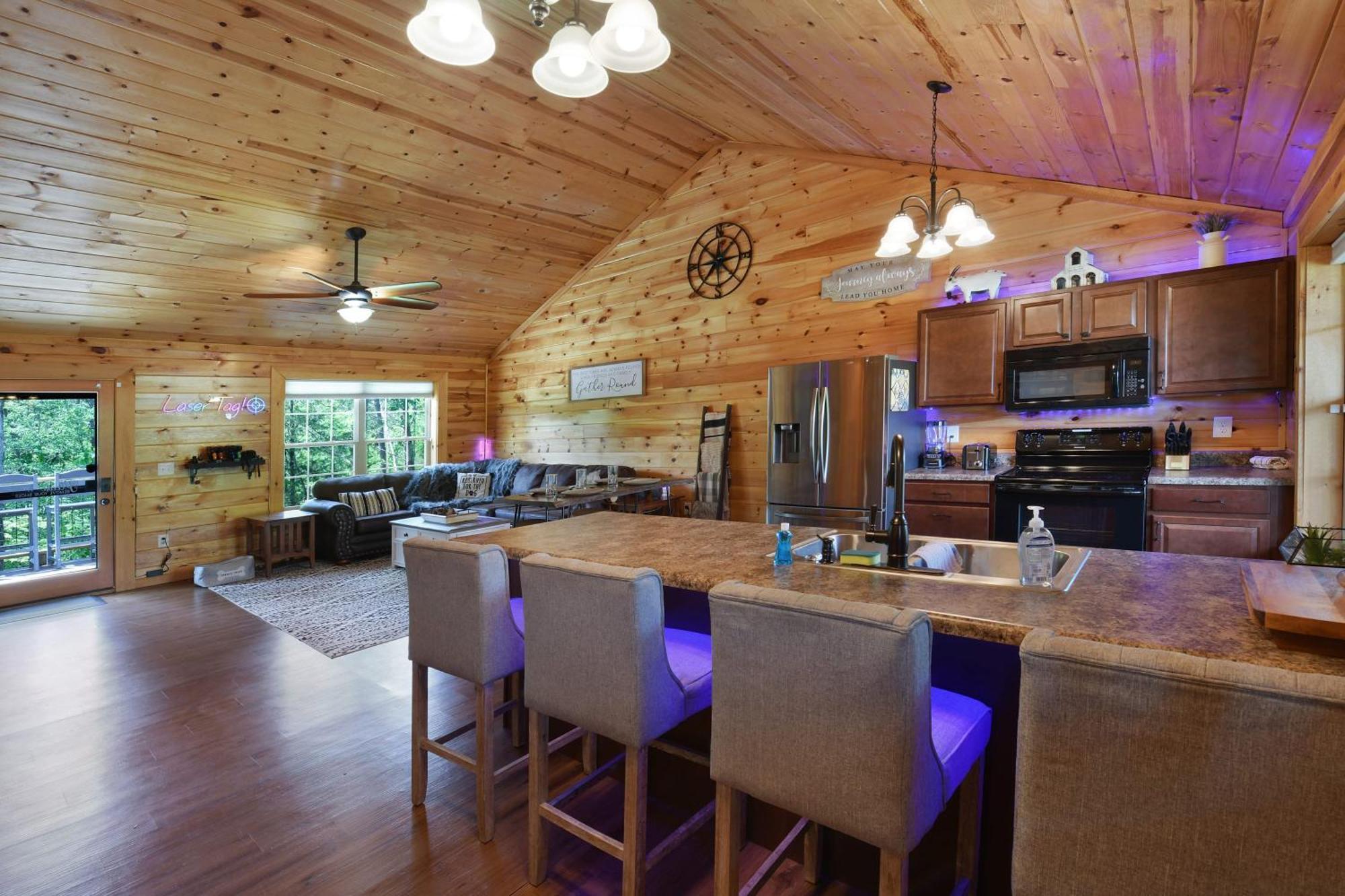 Enchanted Forest Cabin And Teepee! Lights & Laser Show! Private Hot Tub! Unique Stay! Sevierville Luaran gambar