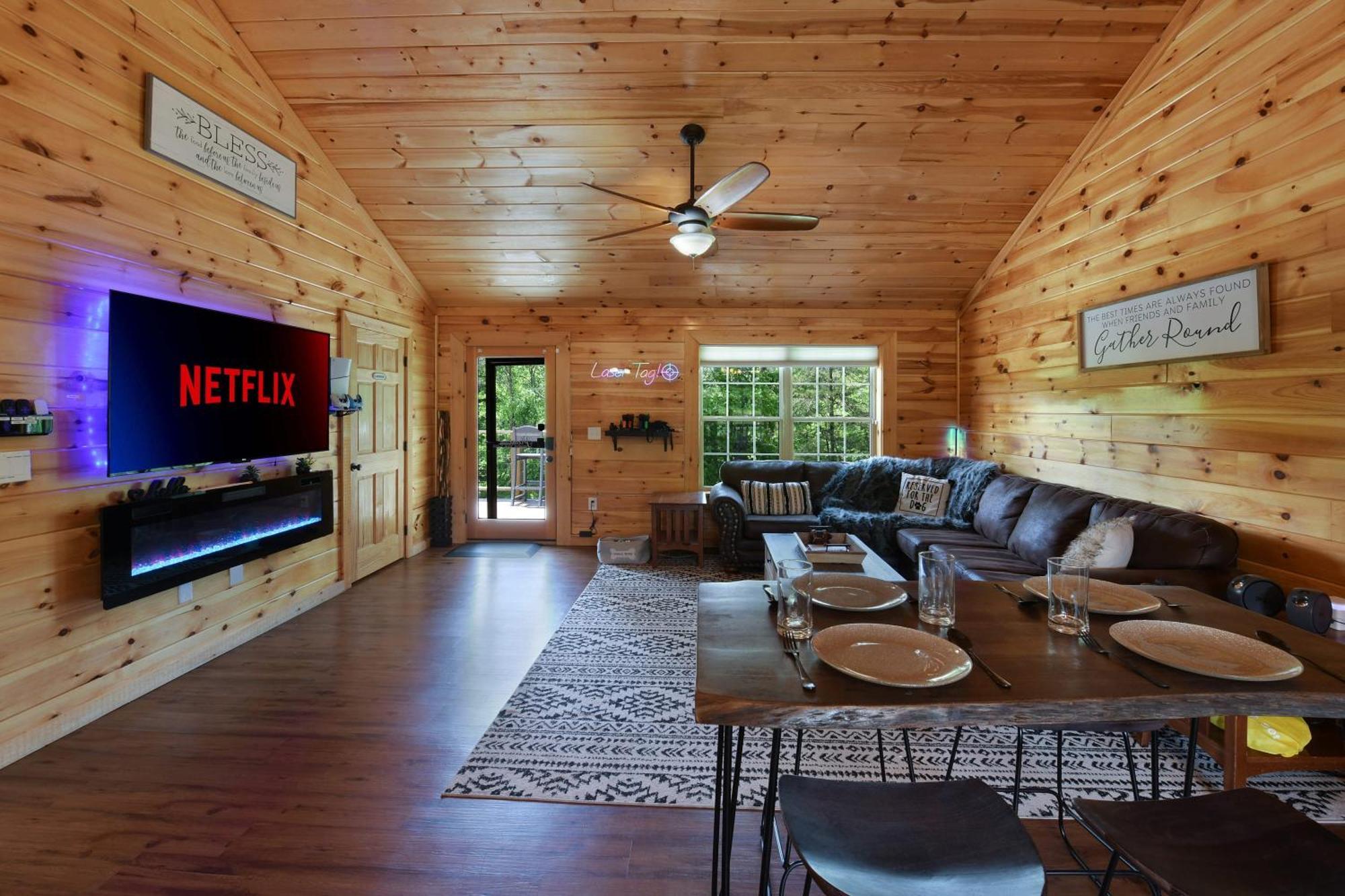 Enchanted Forest Cabin And Teepee! Lights & Laser Show! Private Hot Tub! Unique Stay! Sevierville Luaran gambar