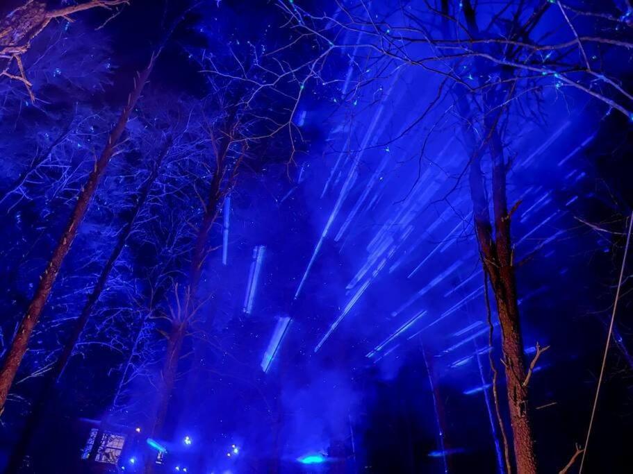 Enchanted Forest Cabin And Teepee! Lights & Laser Show! Private Hot Tub! Unique Stay! Sevierville Luaran gambar