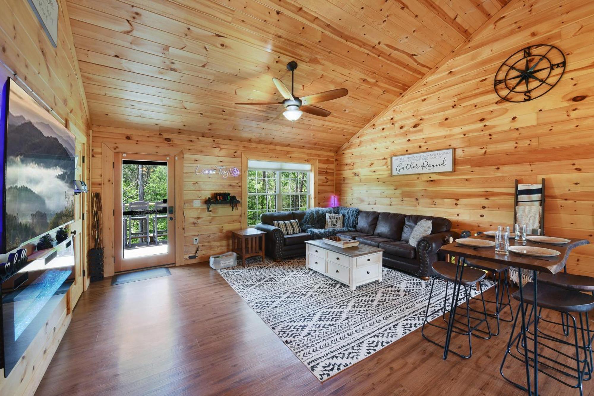 Enchanted Forest Cabin And Teepee! Lights & Laser Show! Private Hot Tub! Unique Stay! Sevierville Luaran gambar