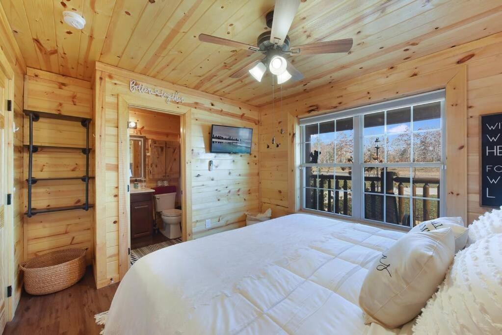 Enchanted Forest Cabin And Teepee! Lights & Laser Show! Private Hot Tub! Unique Stay! Sevierville Luaran gambar