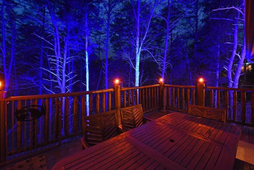 Enchanted Forest Cabin And Teepee! Lights & Laser Show! Private Hot Tub! Unique Stay! Sevierville Luaran gambar