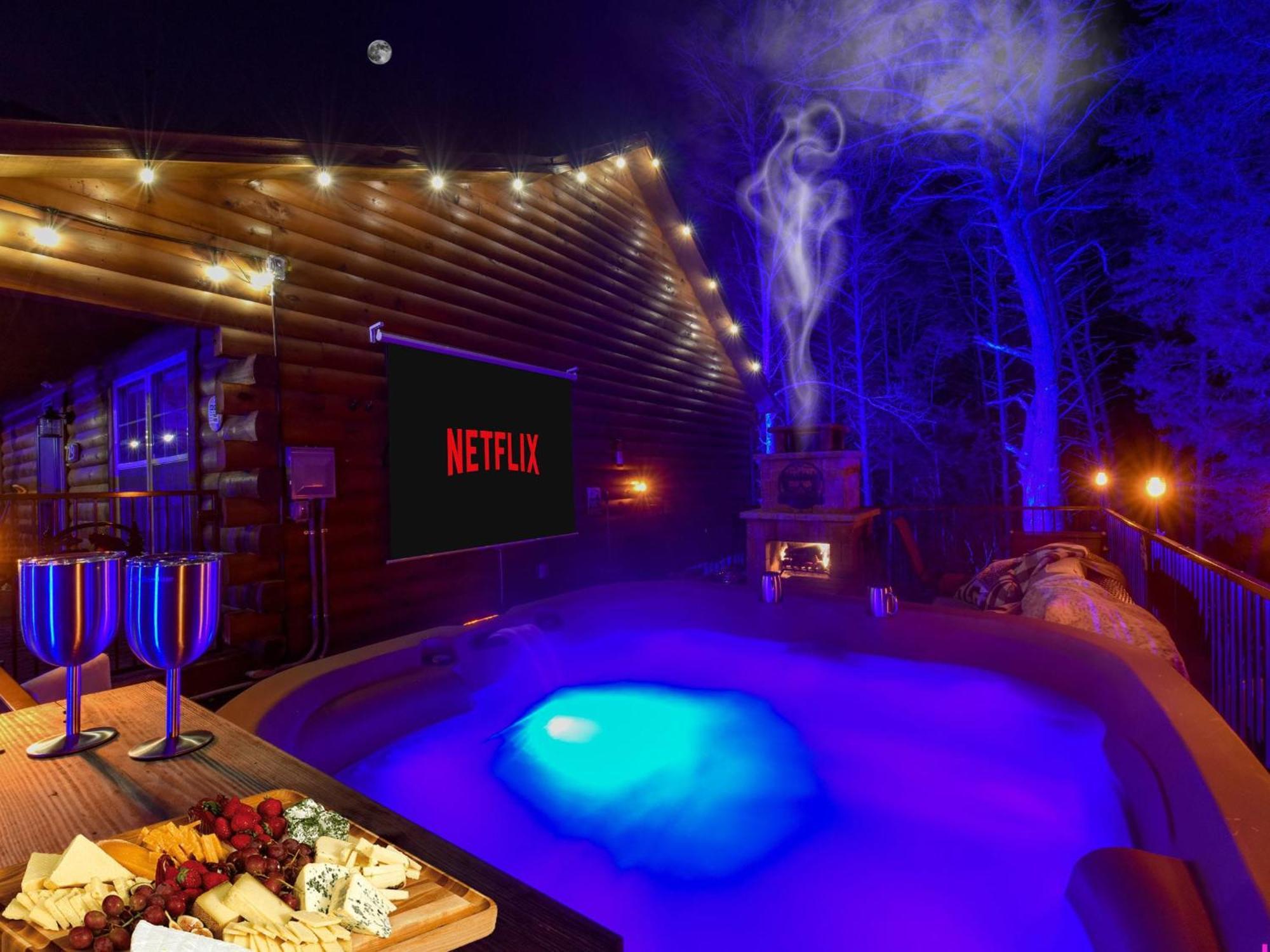 Enchanted Forest Cabin And Teepee! Lights & Laser Show! Private Hot Tub! Unique Stay! Sevierville Luaran gambar